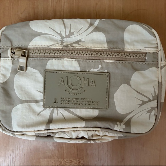 ALOHA Collection Accessories - ALOHA Collection Hana Hou Keep it Light Hip Pack in Crème/Dune